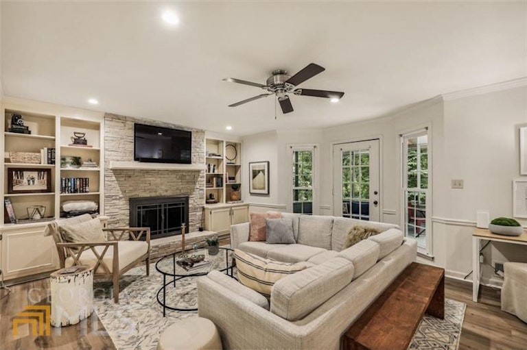 Photo 9 of 36 - 4345 Inverary Walk NE, Roswell, GA 30075