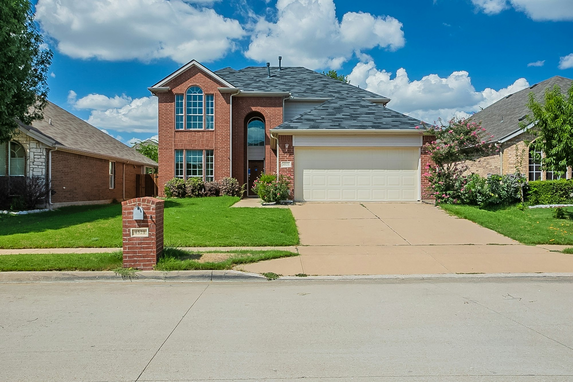 Photo 1 of 26 - 4521 Butterfly Way, Fort Worth, TX 76244
