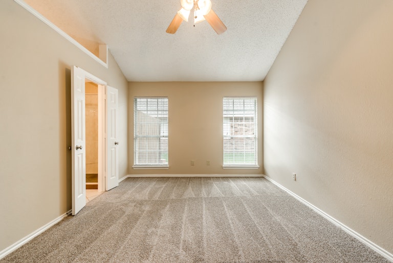 Photo 20 of 30 - 1403 Mapleview Dr, Carrollton, TX 75007