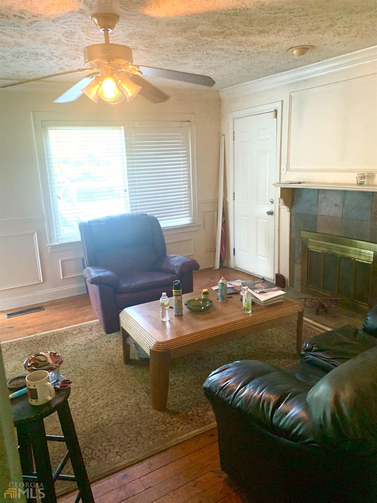 Photo 2 of 12 - 1876 Connally Dr, Atlanta, GA 30344