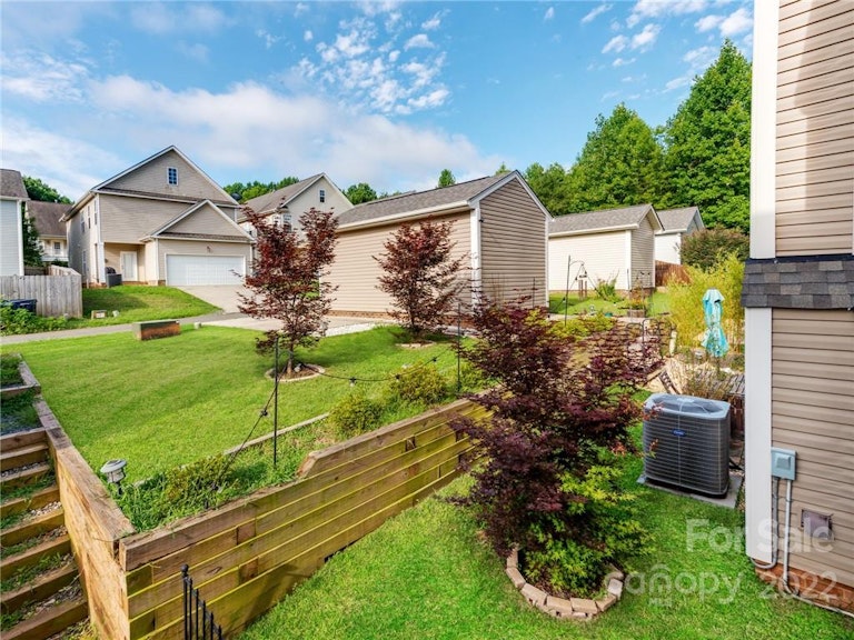 Photo 33 of 39 - 8112 Dumphries Dr, Huntersville, NC 28078