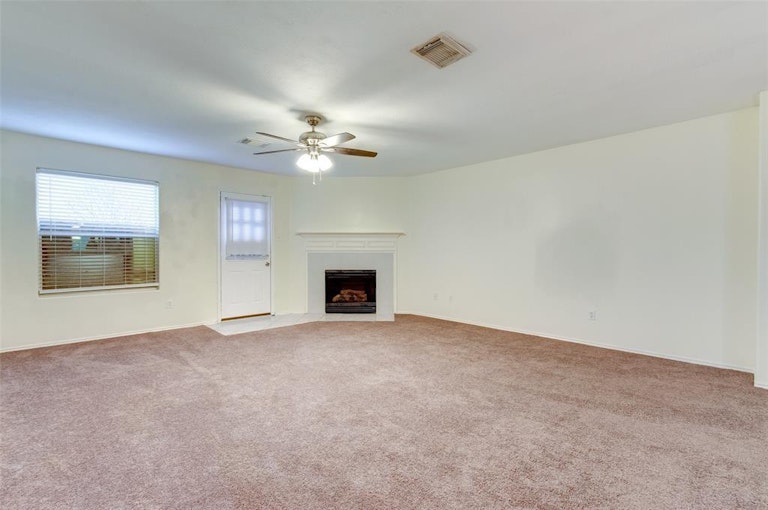 Photo 8 of 18 - 16807 Mission Ridge Ln, Houston, TX 77073
