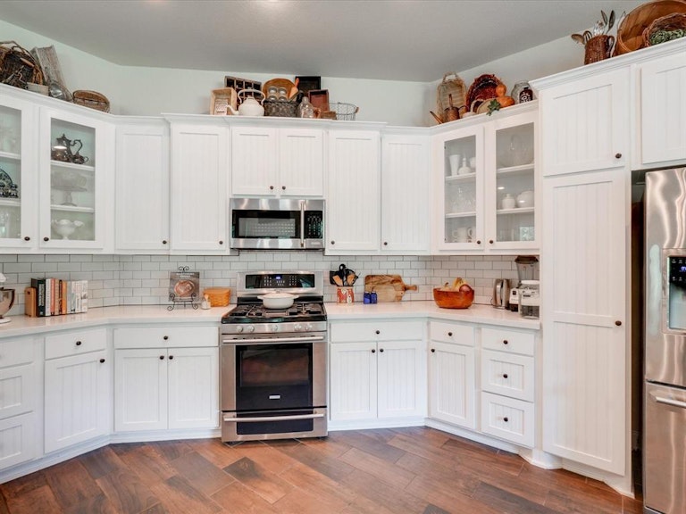 Photo 13 of 40 - 6409 Shoreline Dr, Little Elm, TX 75068