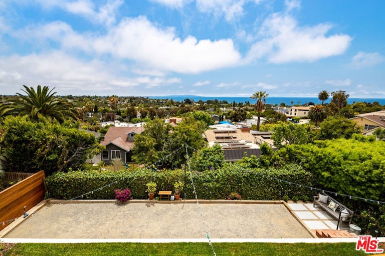 Photo 45 of 54 - 16656 Linda Ter, Pacific Palisades, CA 90272