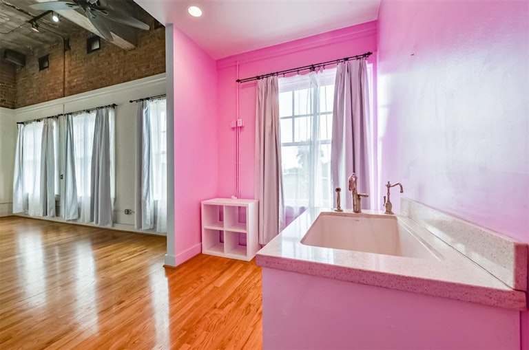 Photo 16 of 44 - 2700 Albany St #3B, Houston, TX 77006