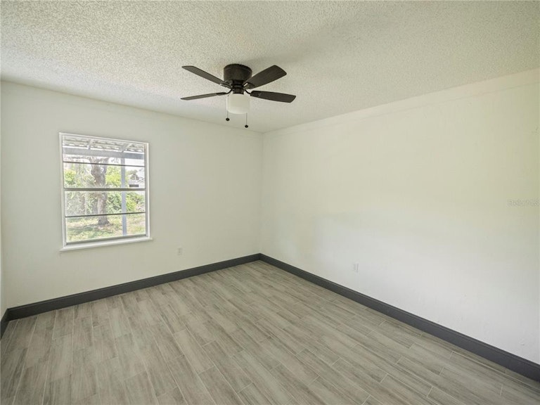Photo 31 of 38 - 1902 Paragon St, Deltona, FL 32738