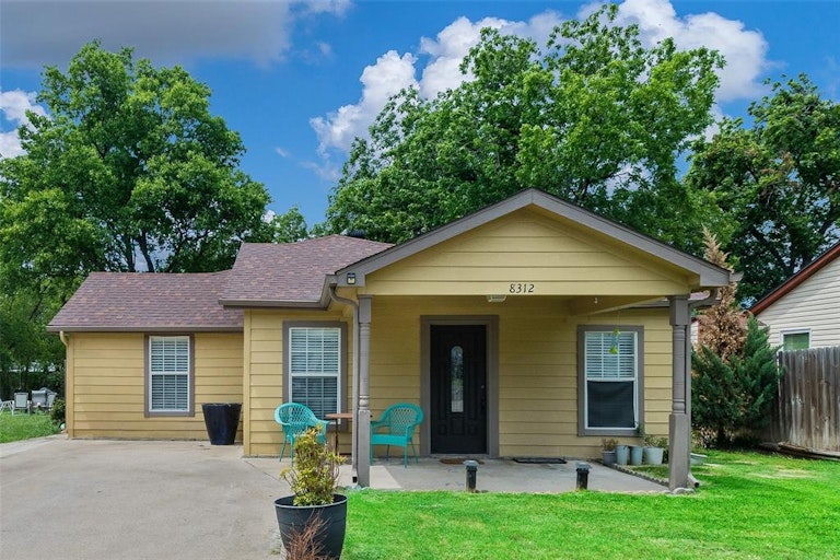 Photo 2 of 20 - 8312 Sussex St, Fort Worth, TX 76108