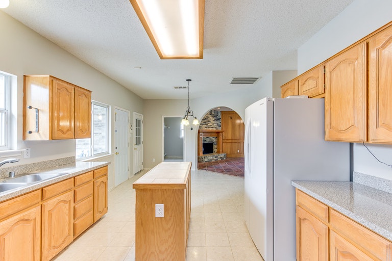 Photo 2 of 31 - 900 Heritage Pkwy S, Allen, TX 75002