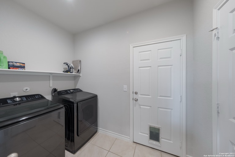 Photo 11 of 26 - 5503 Burr Blf, San Antonio, TX 78266