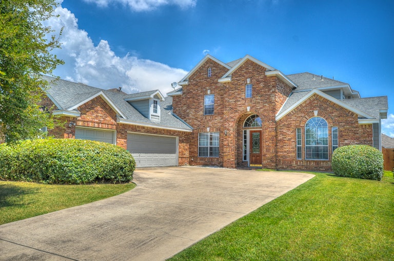 Photo 1 of 43 - 9714 Pinehurst Dr, Rowlett, TX 75089