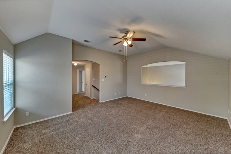 Photo 4 of 32 - 400 Stone Crossing Ln, Fort Worth, TX 76140