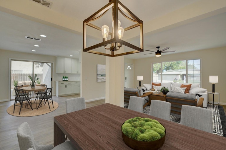 Photo 4 of 16 - 350 Valleywood Dr, Woodland, CA 95695