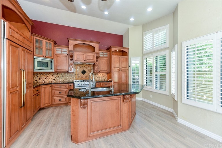 Photo 14 of 46 - 184 Cannon Rd, Riverside, CA 92506