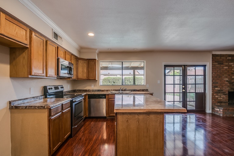 Photo 12 of 31 - 2734 W Charleston Ave, Phoenix, AZ 85053