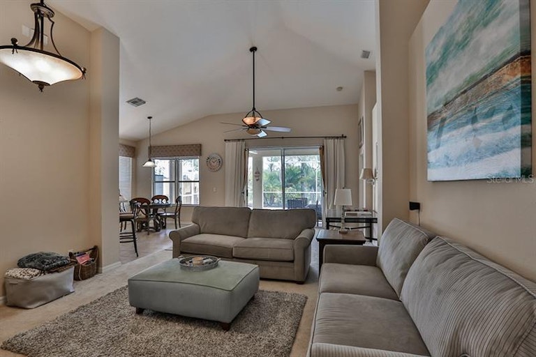 Photo 5 of 24 - 5209 Clover Mist Dr, Apollo Beach, FL 33572
