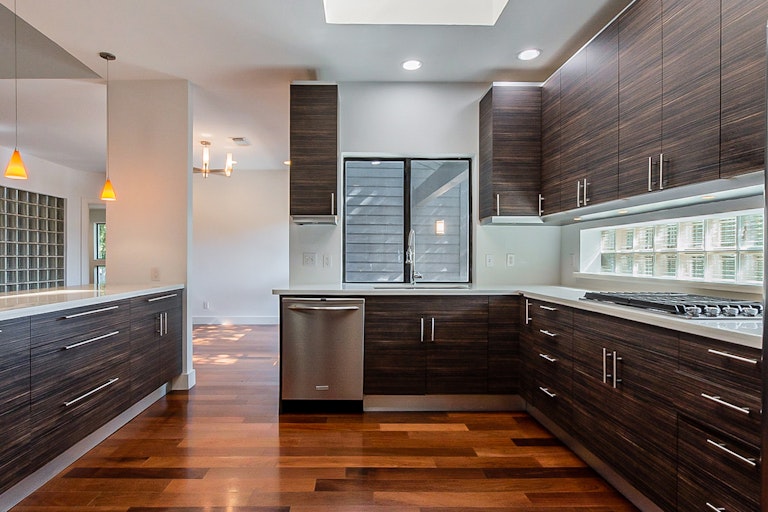 Photo 4 of 28 - 7050 Gaston Ave, Dallas, TX 75214