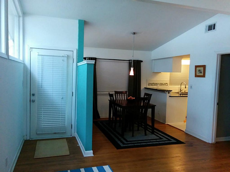 Photo 5 of 30 - 6326 Roos Rd, Houston, TX 77074
