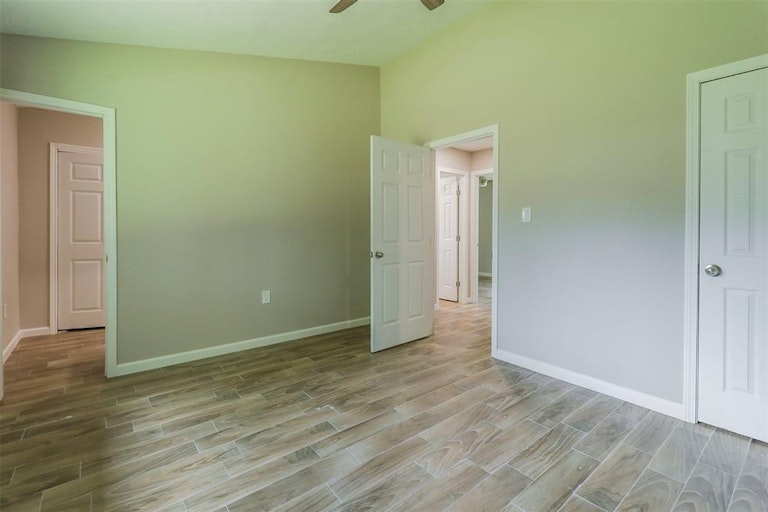 Photo 10 of 20 - 16927 Paint Rock Rd, Friendswood, TX 77546