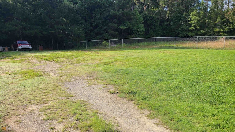 Photo 12 of 24 - 3819 N Sharon Church Rd, Loganville, GA 30052
