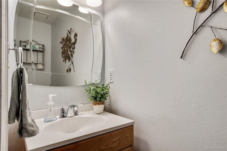 Photo 11 of 38 - 3281 S Evanston St, Aurora, CO 80014
