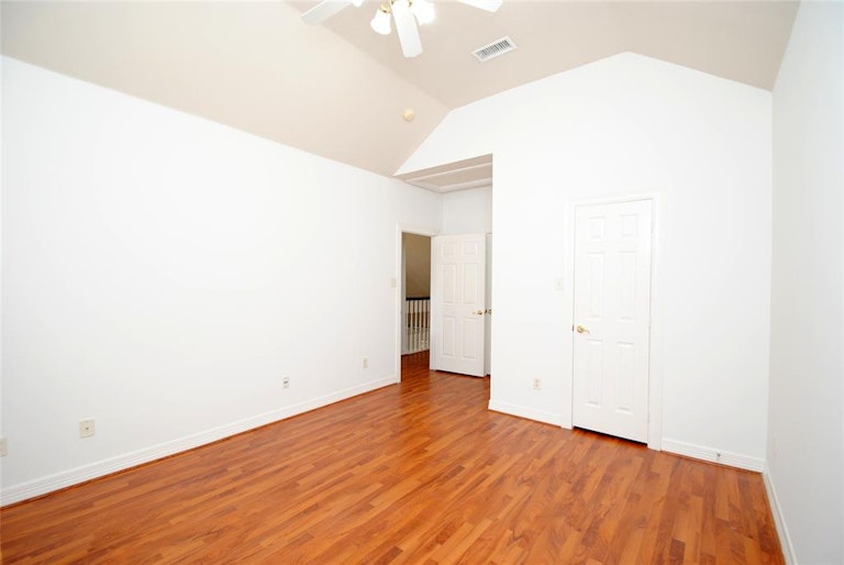 Photo 9 of 41 - 3118 Canyon Oak Ct, Houston, TX 77068
