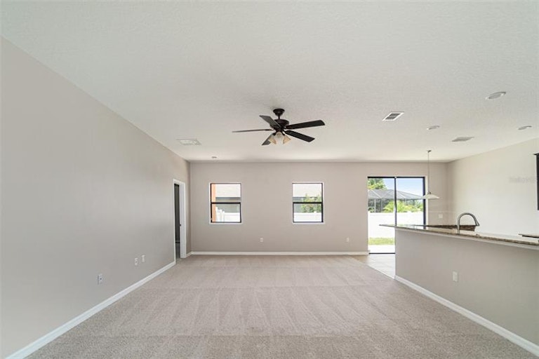 Photo 4 of 14 - 2220 50th Street Cir E, Palmetto, FL 34221