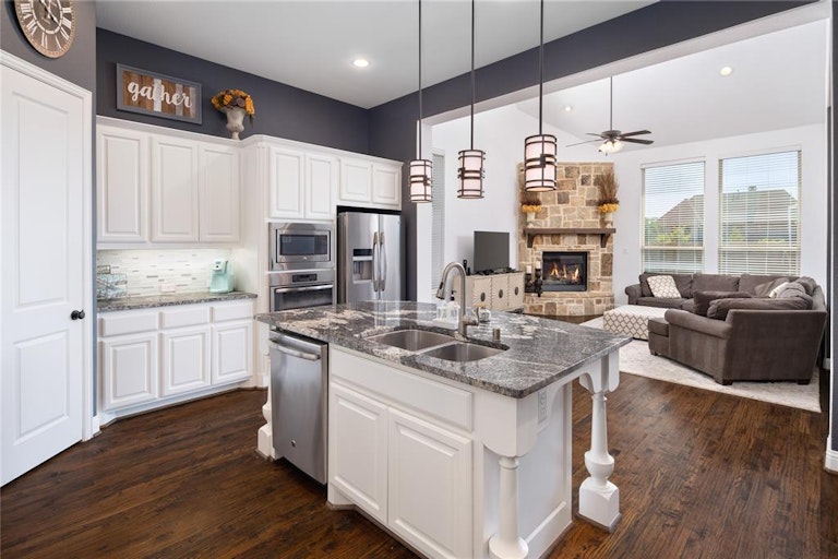 Photo 5 of 40 - 1317 Skyflower Ln, Celina, TX 75009