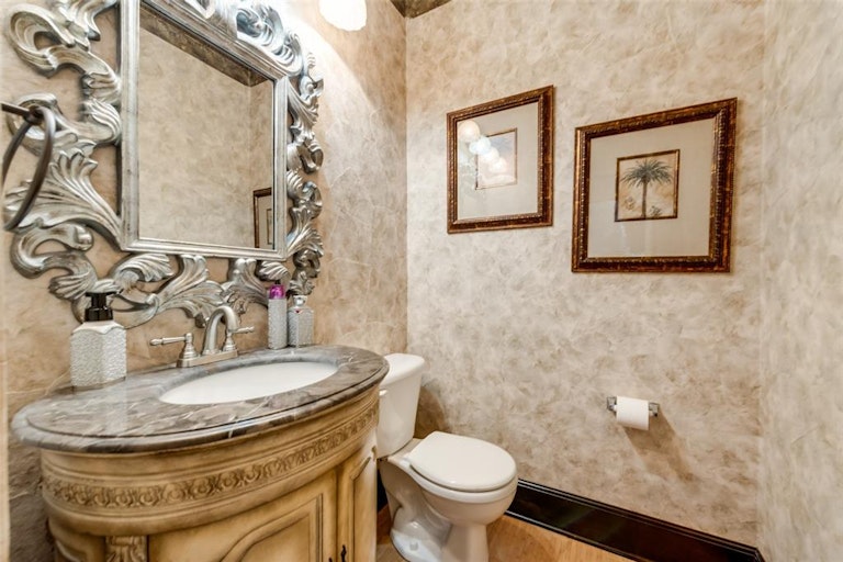 Photo 10 of 39 - 2608 Valencia Ln, Denton, TX 76210