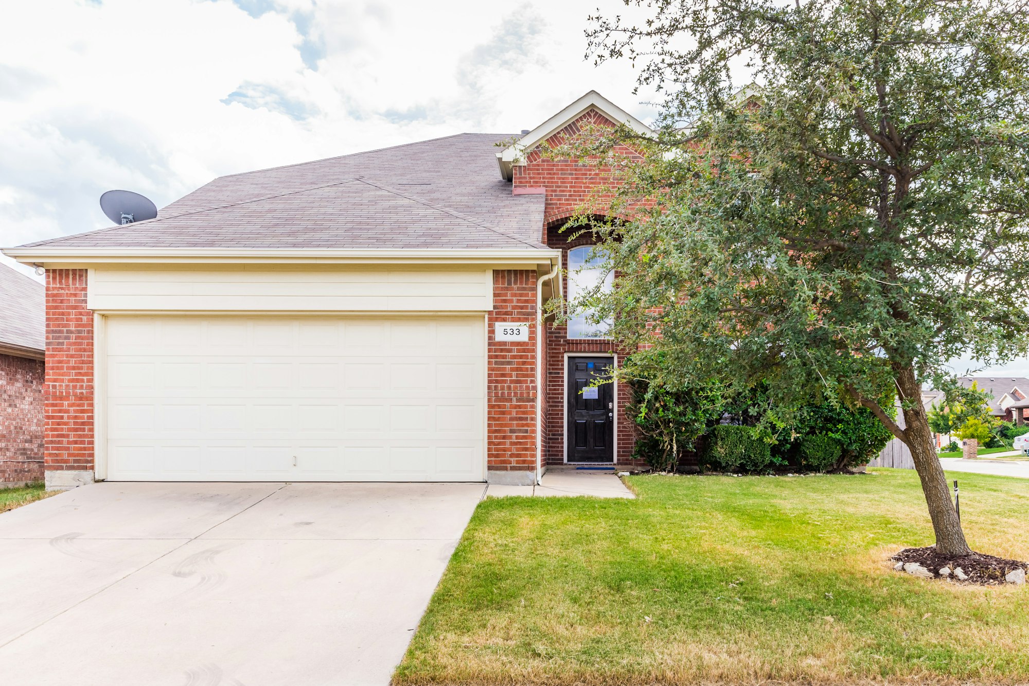 Photo 1 of 35 - 533 Mystic River Trl, Fort Worth, TX 76131