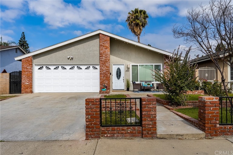 Photo 3 of 36 - 331 Monterey Cir, Placentia, CA 92870