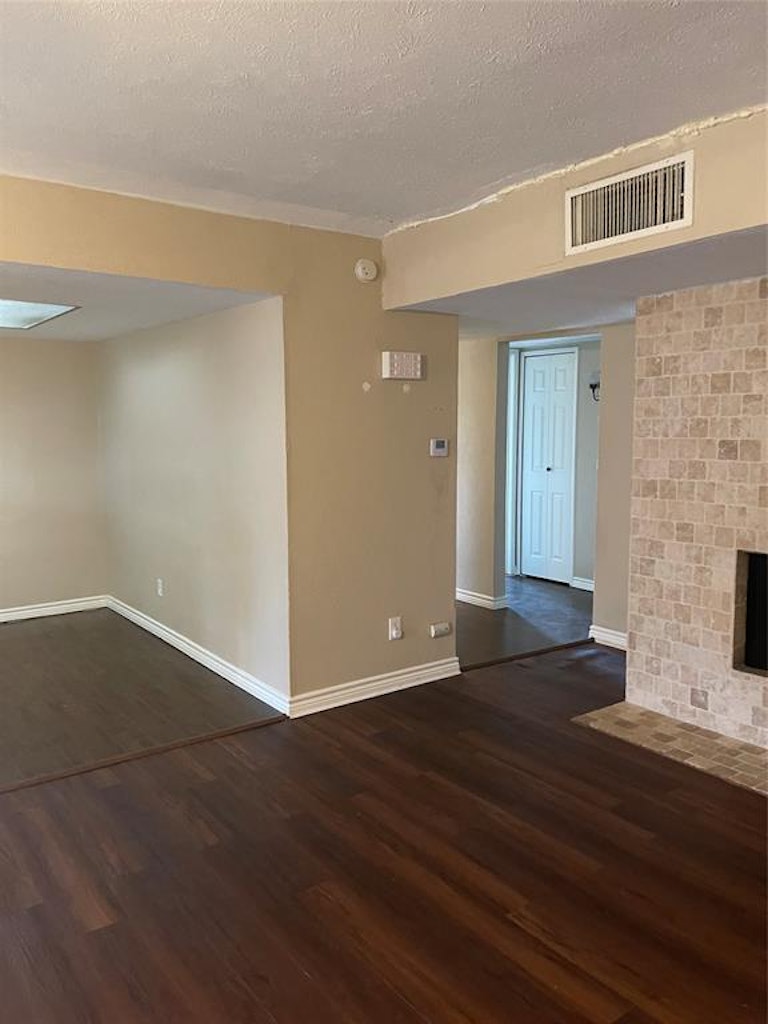 Photo 11 of 26 - 5665 Tyler St, The Colony, TX 75056