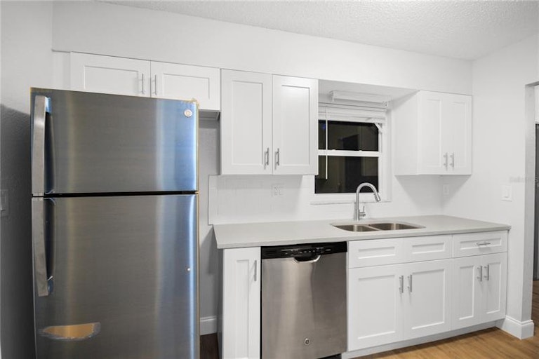 Photo 9 of 23 - 125 E Iris Dr, Orange City, FL 32763