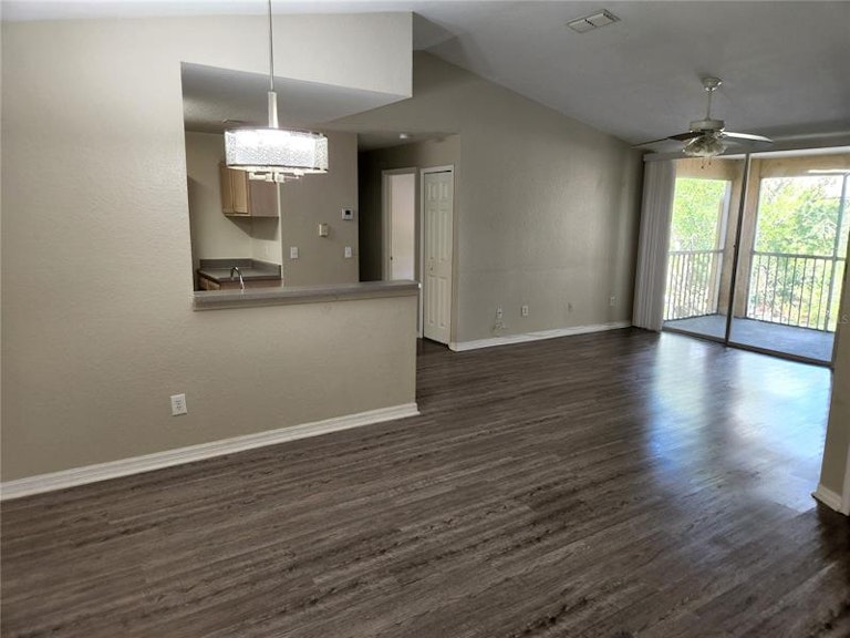 Photo 14 of 17 - 7606 Pissarro Dr #14303, Orlando, FL 32819