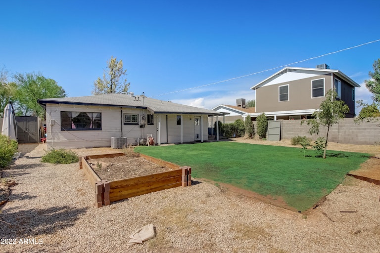 Photo 26 of 26 - 1917 E Mitchell Dr, Phoenix, AZ 85016