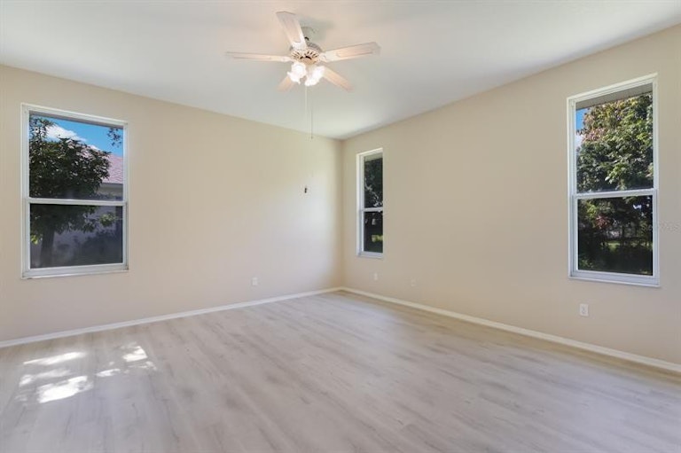 Photo 17 of 28 - 5706 Stone Pointe Dr, Sarasota, FL 34233
