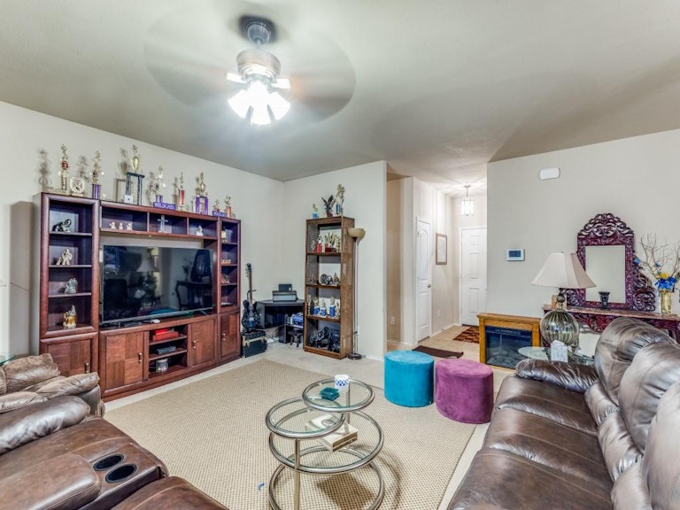 Photo 7 of 25 - 1862 Mason Way, Lancaster, TX 75134