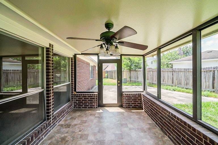 Photo 31 of 35 - 2731 Briarloch Ln, Houston, TX 77073