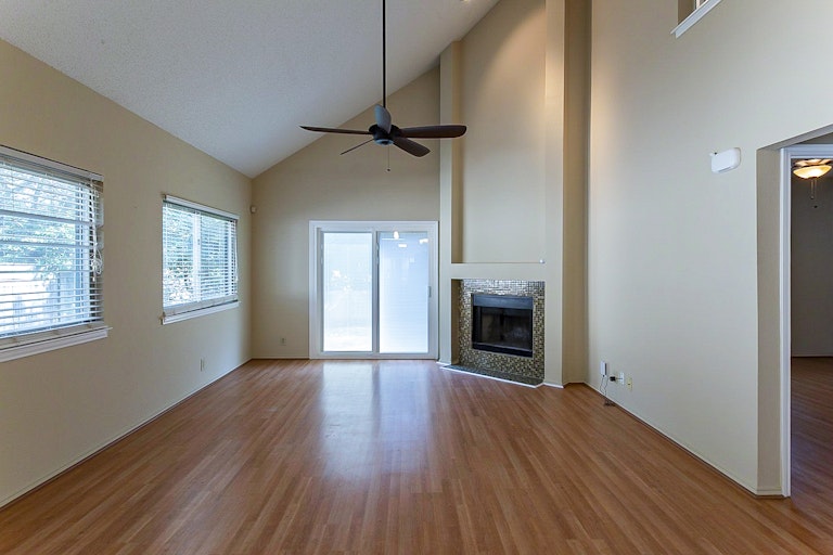 Photo 5 of 16 - 2838 Village Pkwy, San Antonio, TX 78251