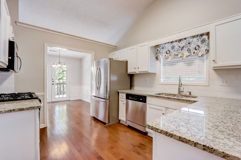 Photo 4 of 23 - 690 Paris Dr, Lawrenceville, GA 30043