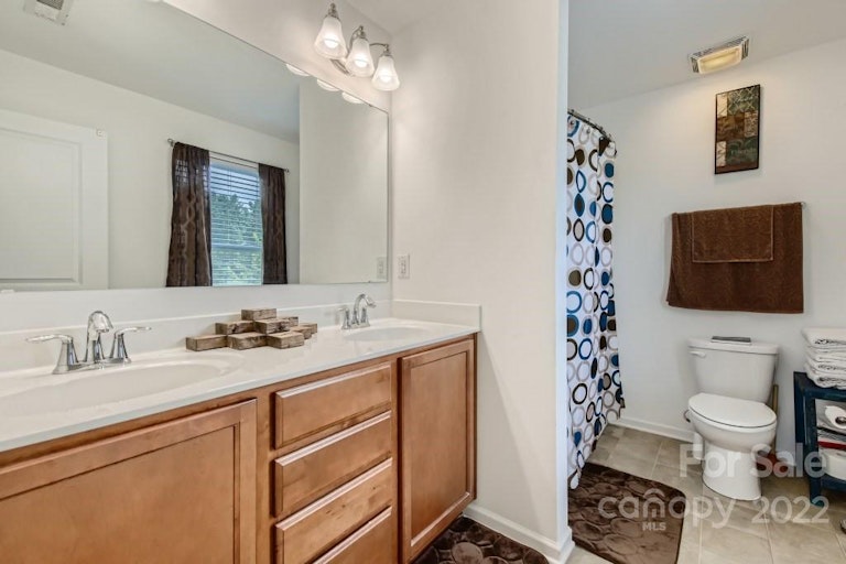 Photo 18 of 33 - 649 Cliffs Inn Cir, Charlotte, NC 28214