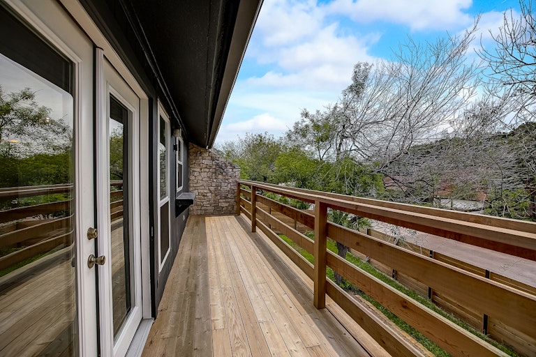 Photo 31 of 50 - 8103 Shiloh Ct, Austin, TX 78745