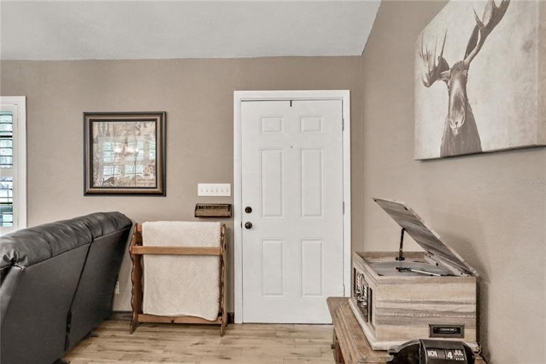 Photo 5 of 44 - 5840 Ross Creek Rd, Lakeland, FL 33810