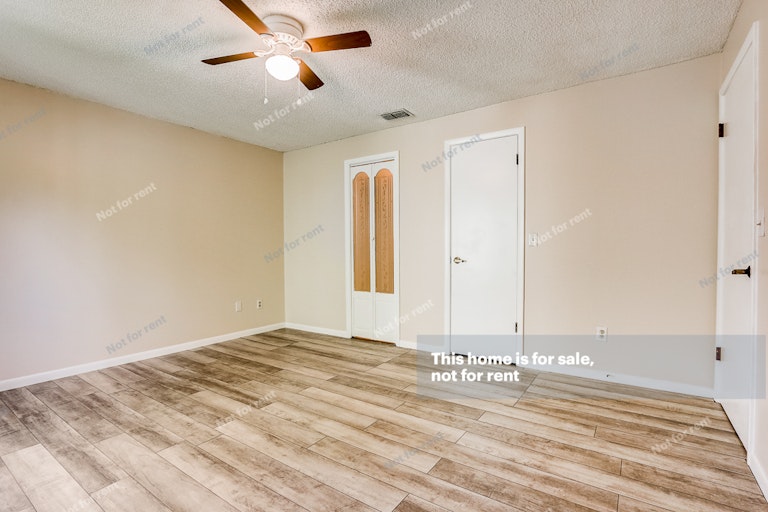 Photo 6 of 30 - 8362 Sunflower Ct, Jacksonville, FL 32244