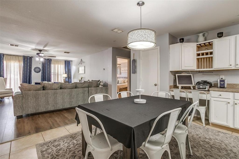 Photo 34 of 40 - 10109 Chapel Rock Dr, Fort Worth, TX 76116