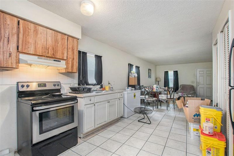 Photo 13 of 22 - 8803 N 13th St, Tampa, FL 33604