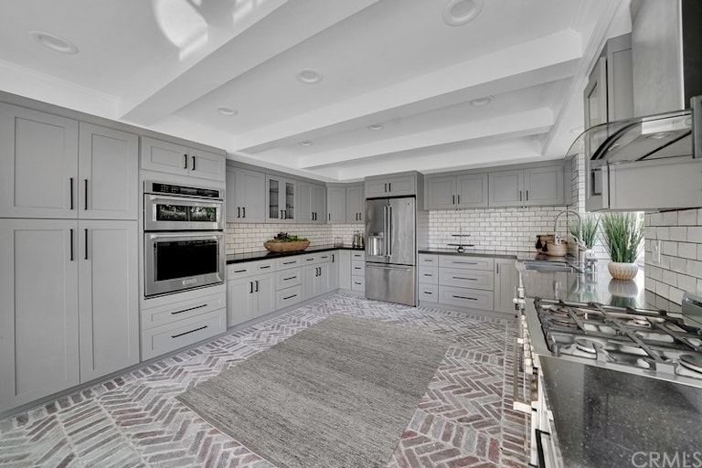 Photo 16 of 47 - 19365 Woodlands Dr, Huntington Beach, CA 92648