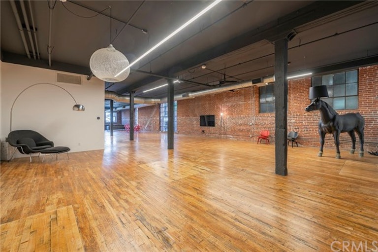 Photo 3 of 22 - 500 Molino St #213, Los Angeles, CA 90013