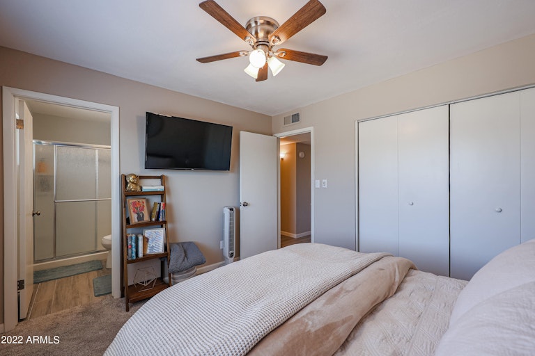 Photo 11 of 25 - 5244 W Cholla St, Glendale, AZ 85304