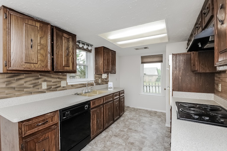 Photo 13 of 25 - 2218 Greenvalley Dr, Carrollton, TX 75007