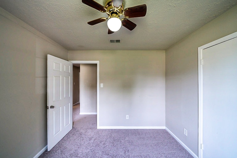 Photo 19 of 34 - 7211 Shoshone Dr, Baytown, TX 77521